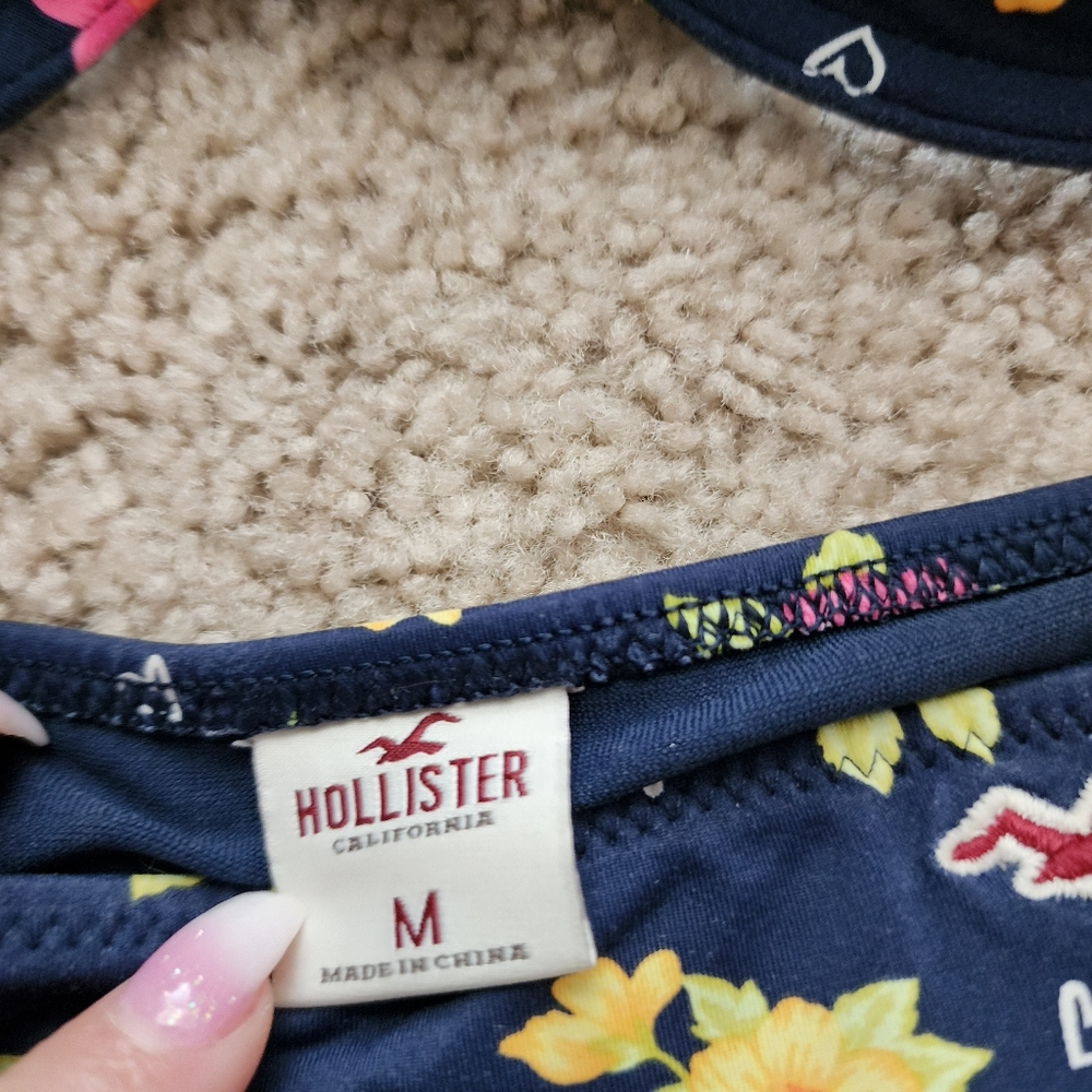 Hollister bathing suit - Picture 3 of 4